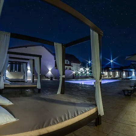 Pensiunea Adrian, Relaxare Cu Si Piscina Incalzita *