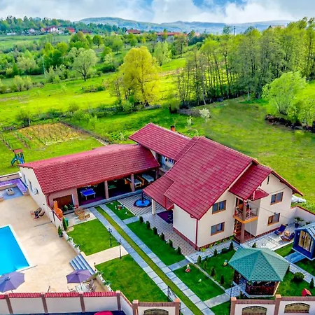 招待所 Pensiunea Adrian, Relaxare Cu Si Piscina Incalzita